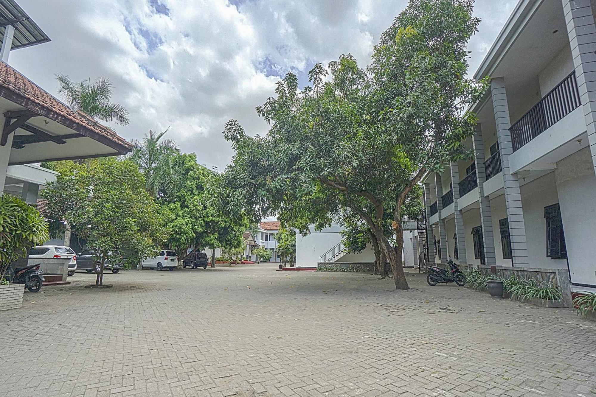 Oyo Life 90589 Palem Garden Hotel Tulungagung Exterior photo