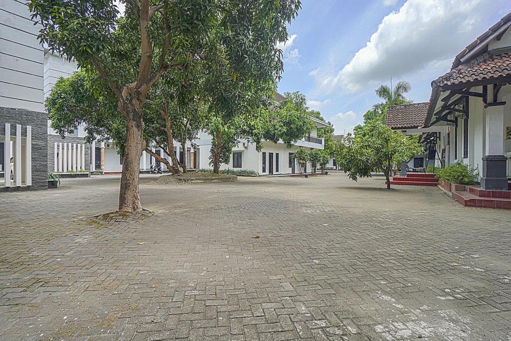 Oyo Life 90589 Palem Garden Hotel Tulungagung Exterior photo