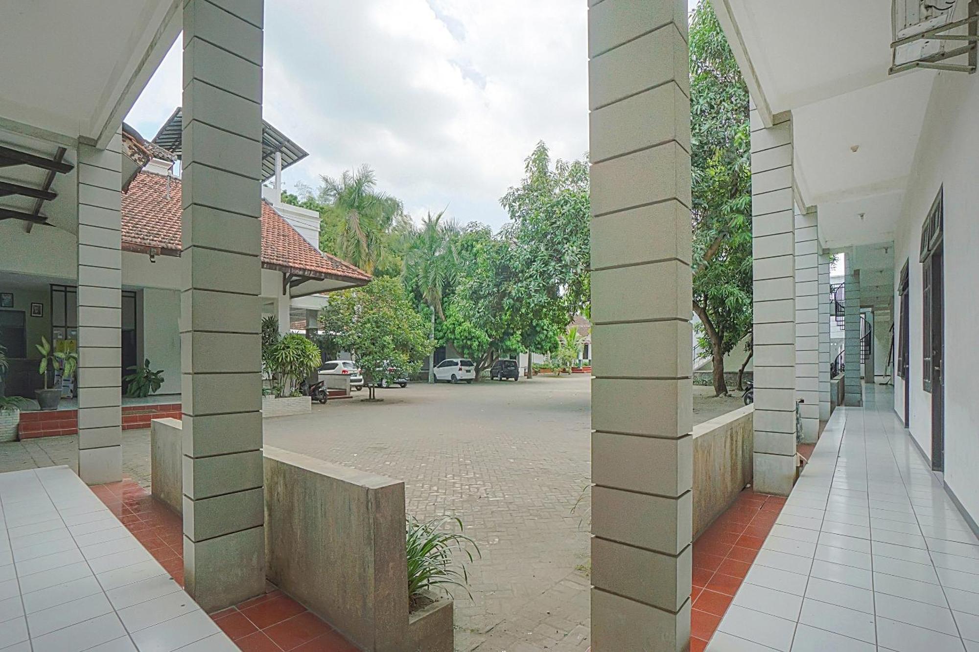 Oyo Life 90589 Palem Garden Hotel Tulungagung Exterior photo